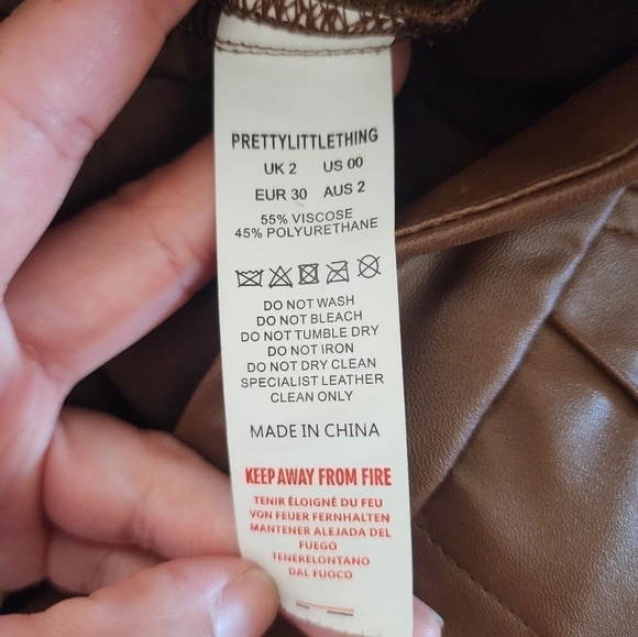 PRETTYLITTLETHING Chocolate Faux Leather Pintuck Detail Straight Leg Pants sz 00 - Picture 9 of 9
